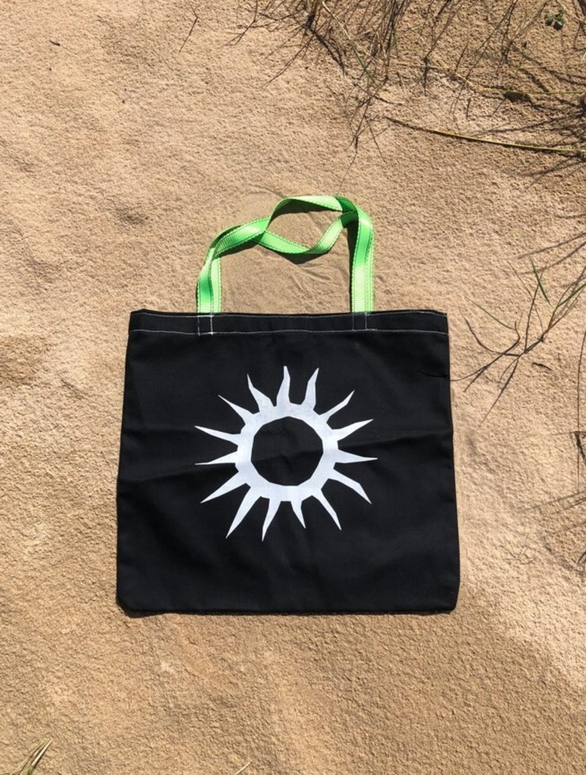 Black canvas sun tote bag - 2